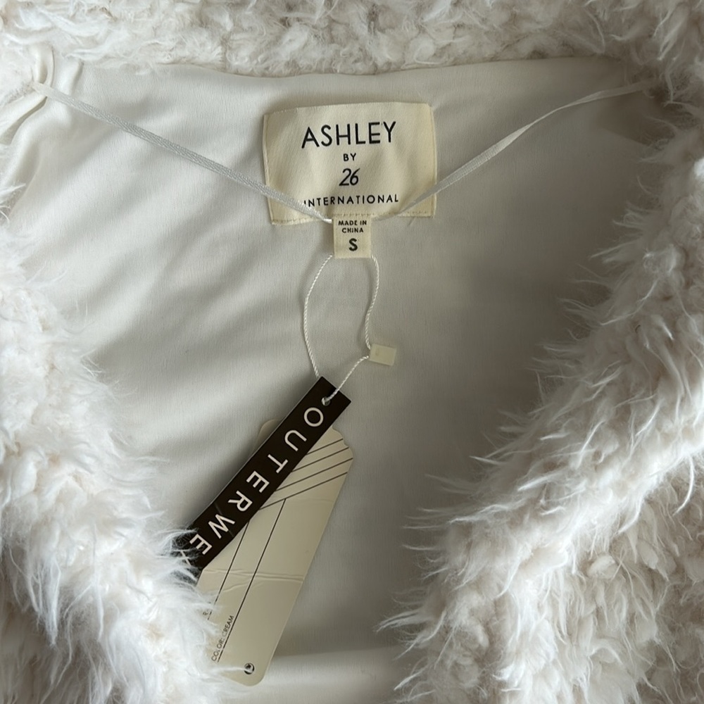 Ashley By 26 International Fluffy Vest - Picture 9 of 9